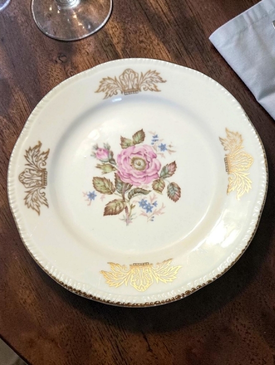 Homer Laughlin Other - Antique 1950s Homer Laughlin Queen Esther Collection 22k Gold Rim Salad Plates-8